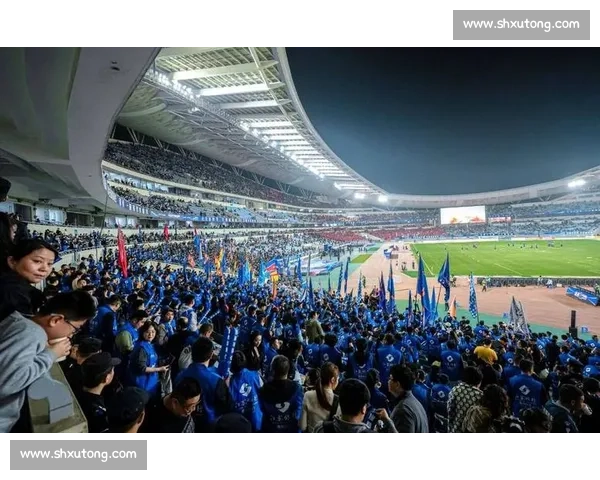 苏超球迷赛后 “最帅捡垃圾” 人走场净成文明标杆