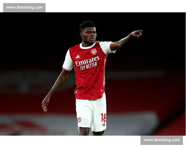 阿森纳官宣帕尔特伊离队！5 年功勋自由身告别，中场重组启动签布伦特福德铁腰